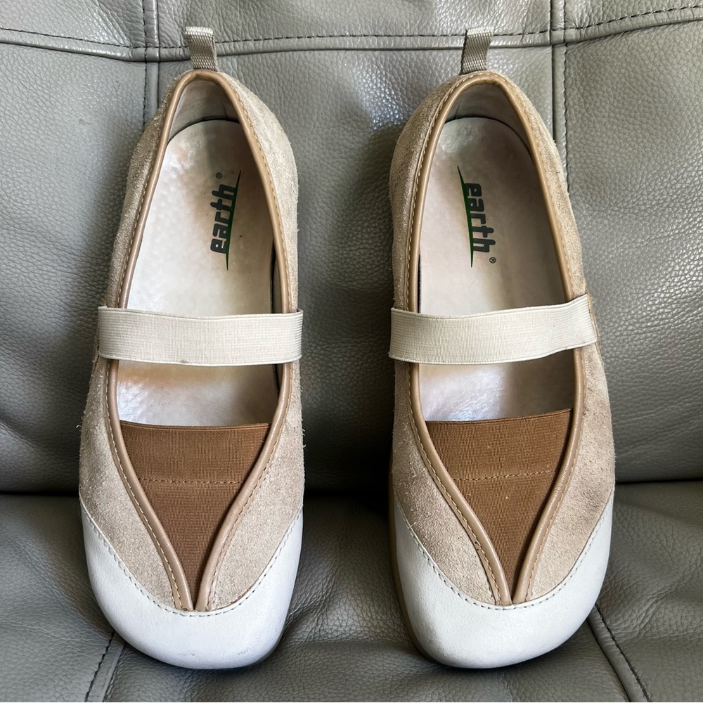 Kalso Earth Women's Tan and White Casual Shoes - Picture 16 of 16